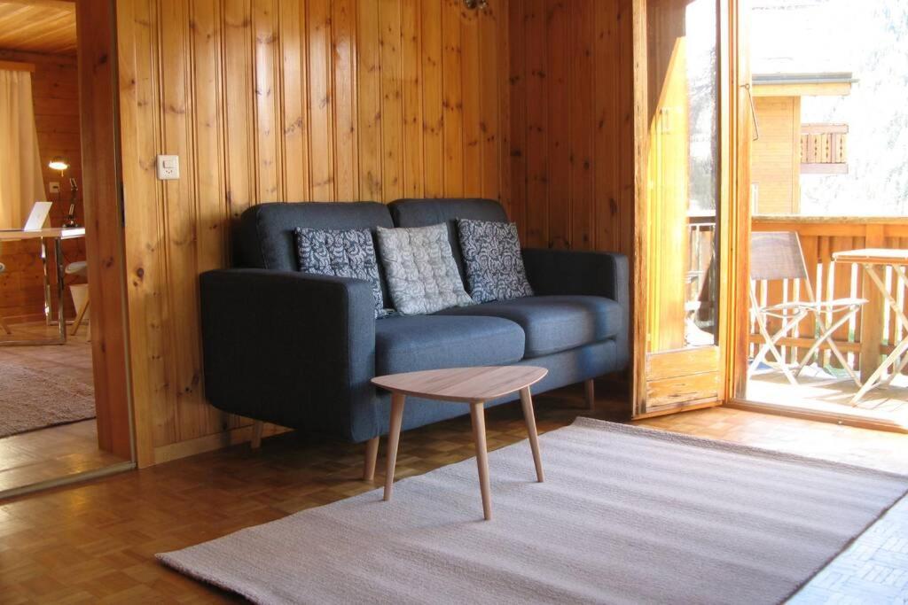 Alpia 26 - Zwei Zimmerwohnung In Traditionellem Walliser Haus Gasenried Bagian luar foto