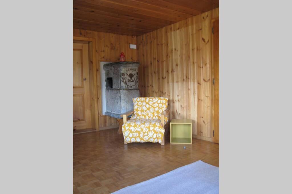 Alpia 26 - Zwei Zimmerwohnung In Traditionellem Walliser Haus Gasenried Bagian luar foto
